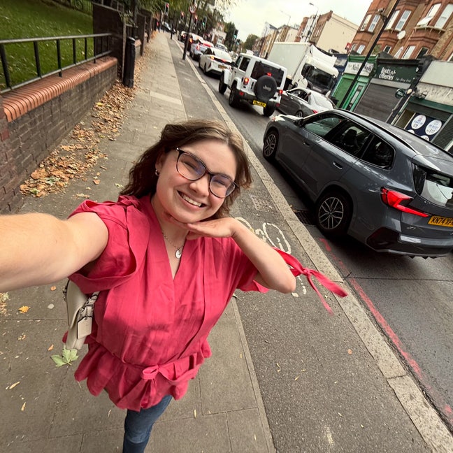 25 year old professional looking for a roommate Main Photo