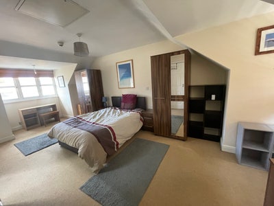 Blisworth Close Ensuite - near to Town Centre Main Photo