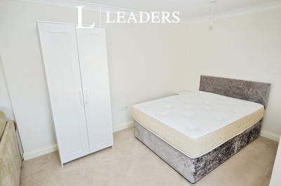 136 Finchingfield Way- Self contained studio  Main Photo