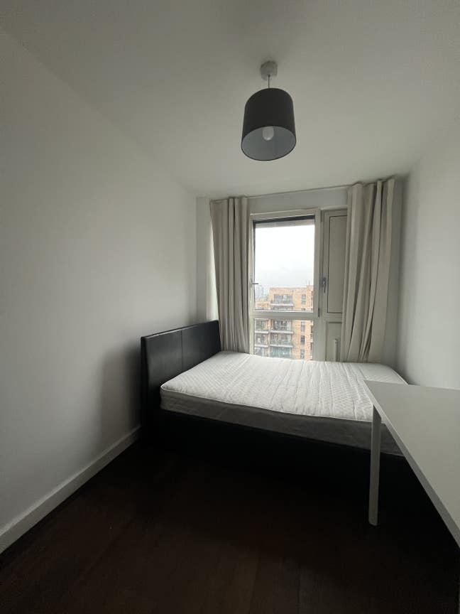 Double Room in Friendly 3 bed Flat w/ Balcony  Main Photo