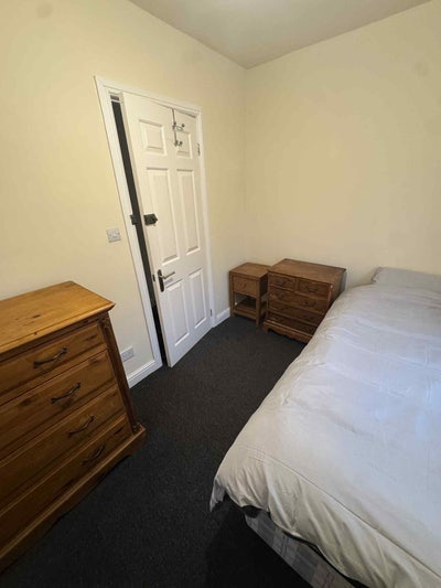 Room available in a quiet house in Oswestry  Main Photo