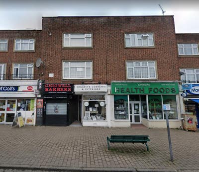 Spacious 3 bedroom flat near Chigwell station Main Photo