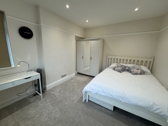 Room to rent in detached house Main Photo