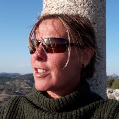 Looking for the right place Main Photo