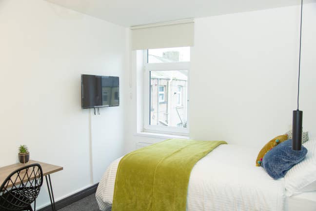 Newly Refurbished  Share - WI-FI &BILLS INC! Main Photo