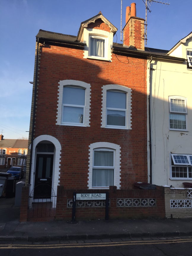Double Room in Superb Central Reading House Main Photo