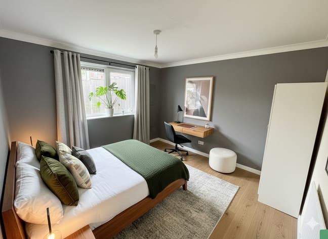 5 Lovely Rooms - Close to St - Open To Offers! Main Photo