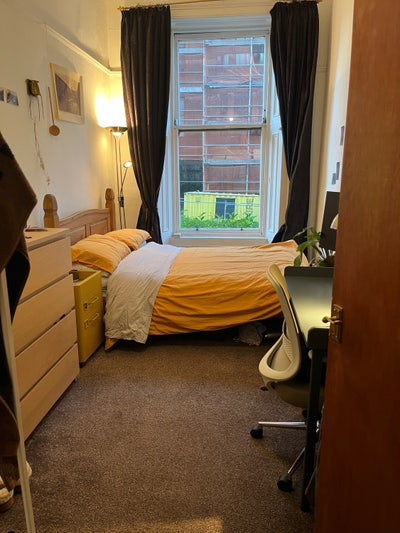 Double Bedroom in Ground Floor Hillhead Flat Main Photo