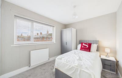 En-suite Rooms, Hartlepool Close, TS19  Main Photo