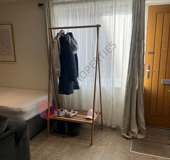 Self-contained one bedroom flat Main Photo