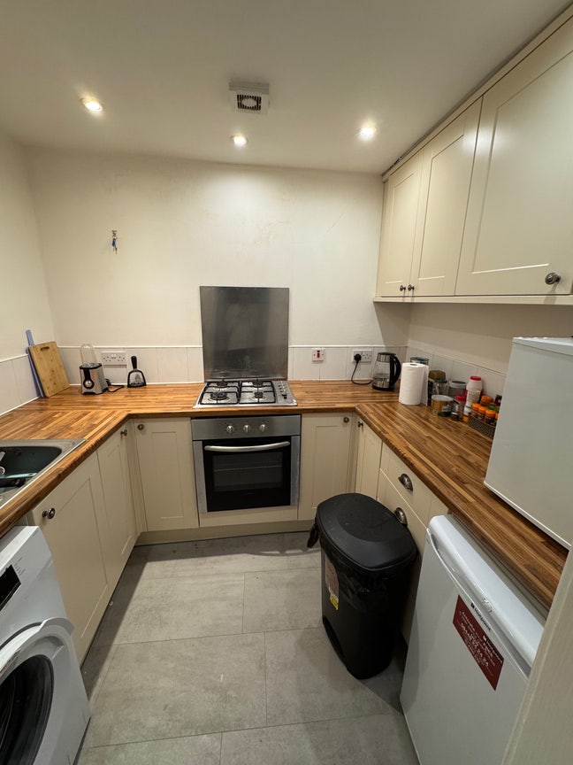 Room Available  Main Photo