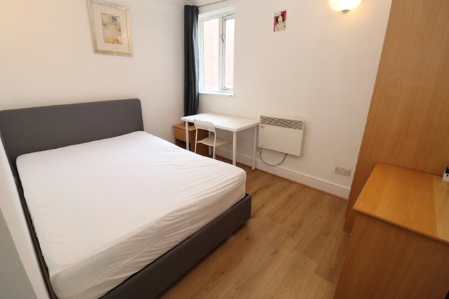 Cheapest Room Next to Queen Mary! Main Photo