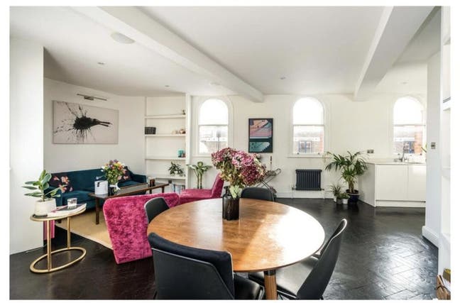 Beaut Bedroom with Own Bathroom  Main Photo