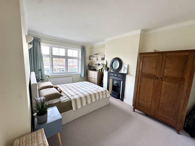 GREAT big double room in gorgeous Earlsfield house Main Photo