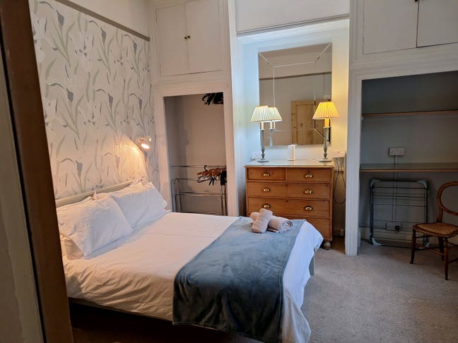 Spacious, quiet, sunny room ,  facing garden.  Main Photo