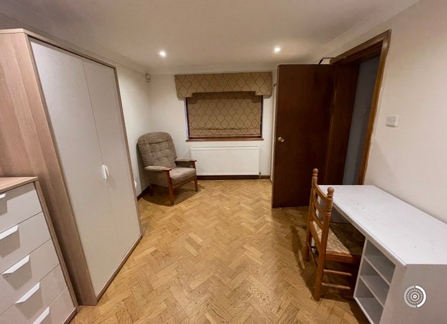 Large Ensuite Room Available-Milton Rd Main Photo