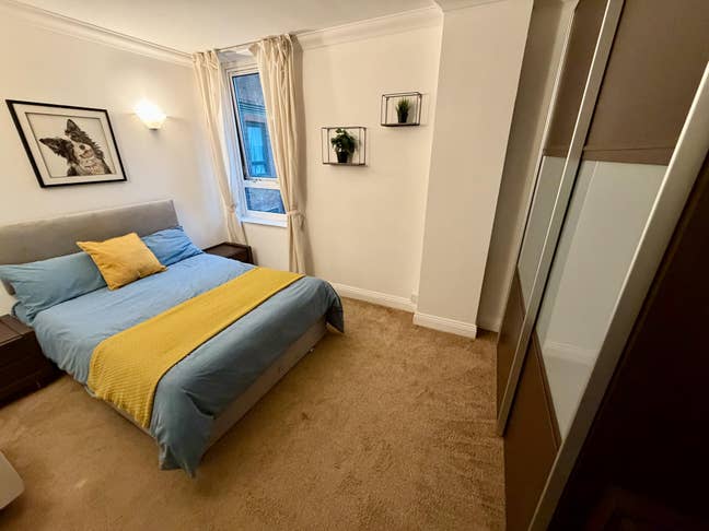 Ensuite and double at Crossharbour Main Photo