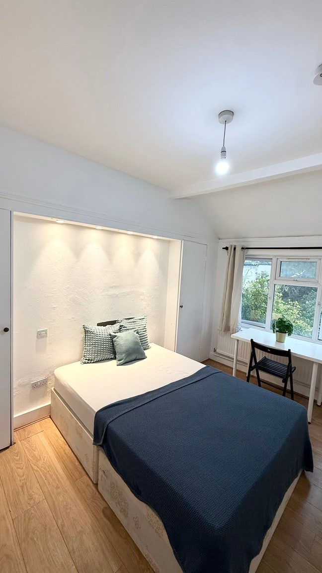 *Super Cheap Double for Single Ready to Move In Main Photo