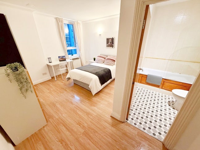 ✨En-Suite Room in Marina Point, Canary Wharf✨ Main Photo