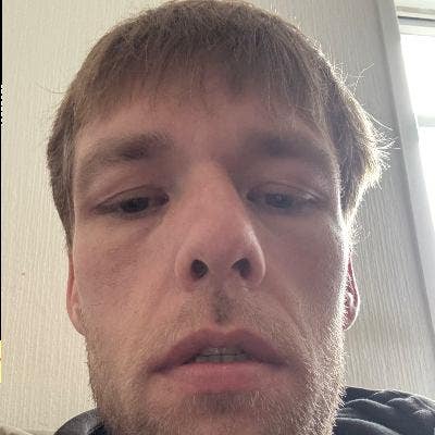 I am looking for a room to rent I work full t... Main Photo