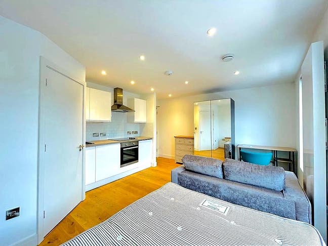 Stylish Studio Flat at Shepherd's Bush Main Photo