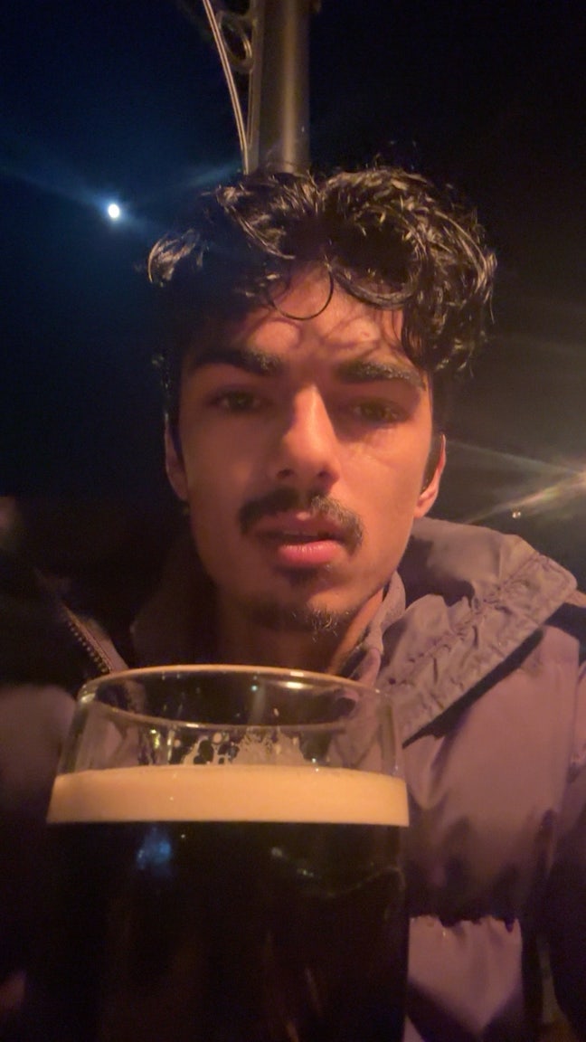 Professional Male seeks a single or double room Main Photo