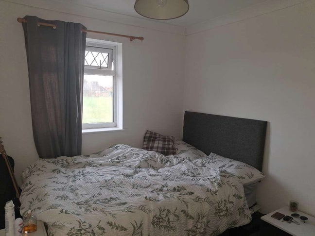 Double room in a 4 bed house  Main Photo