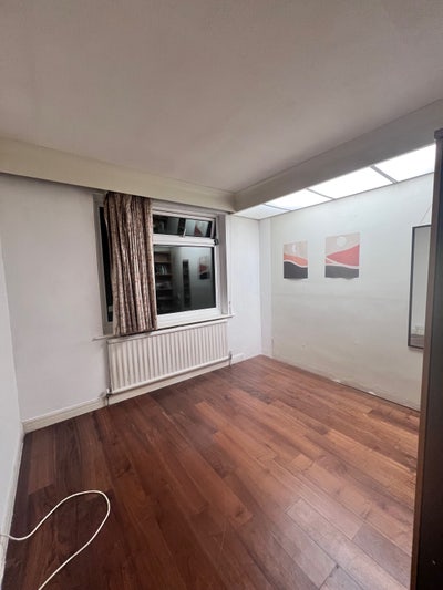 Double Bed Room Near Northolt Station  Main Photo
