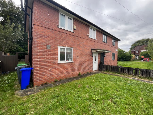 3 Bedroom Semi-detached House for Rent Main Photo