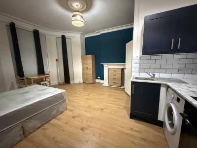 Large Studio/Bills Included/No Deposit Main Photo