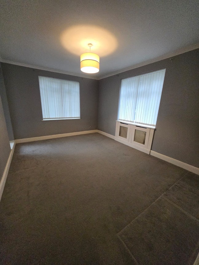 3 bedroom flat to rent  Main Photo