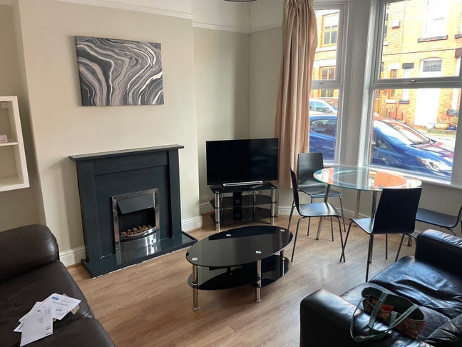 Double Room Available  Main Photo