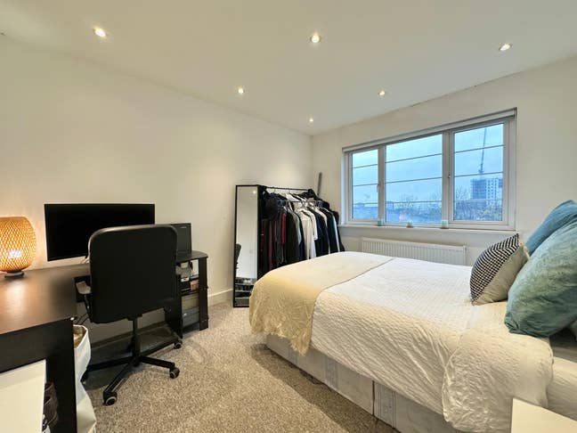 Two Double Rooms Available By Acton Mainline Main Photo