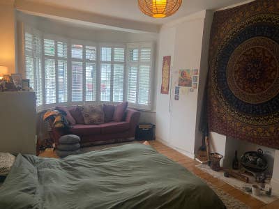 Large bedroom in a large and very friendly house  Main Photo