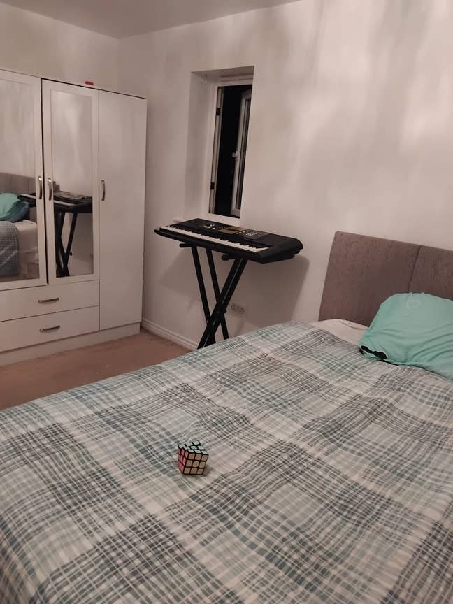 Double room in a family 4 bedroom house  Main Photo