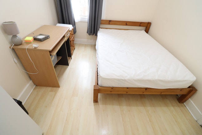 Cheap Room Next to District & Elizabeth Line! Main Photo