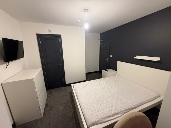 Beautiful en-suite in Salford!  Main Photo