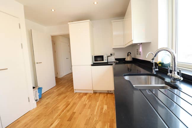 3 Beautiful Rooms in Canary Wharf Main Photo