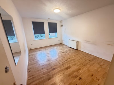  1 Bedroom Flat in Chigwell Available Now  Main Photo