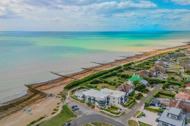 2 bedrooms - Sea Drive, Ferring, BN12 Main Photo