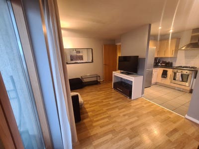 Whole Property, 2 Bedroom Flat - Zone 2, Plaistow Main Photo