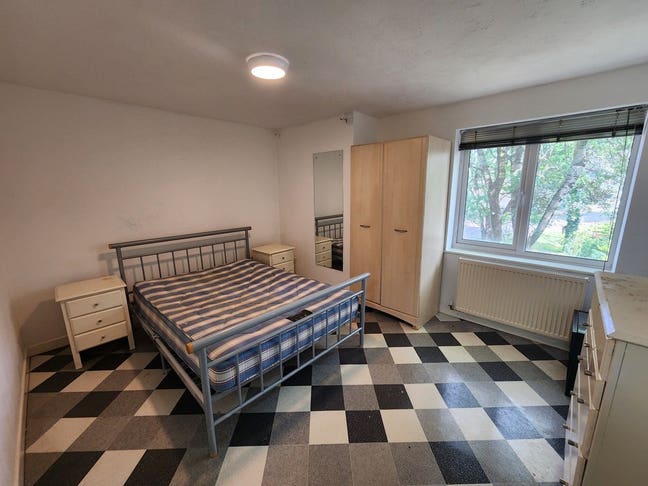 (M15) Furnished flat sharing with 1 other tenant Main Photo