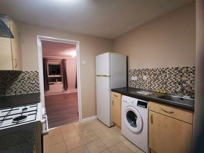 Modern 2 bedroom flat let as a whole not by room Main Photo