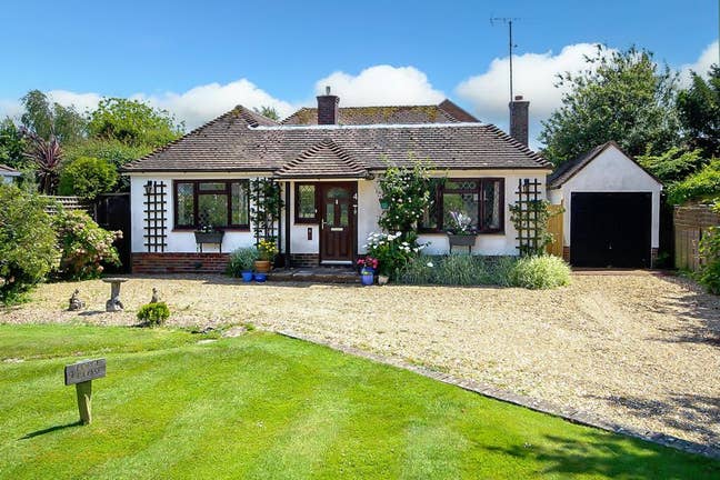 2 bedrooms - Forge Close, East Preston, BN16 Main Photo