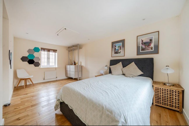 Large double room, modern house, Bicester Village Main Photo