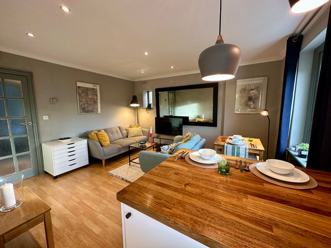 Rent Inc All Bills 2 Double Bedrooms Primrose Hill Main Photo