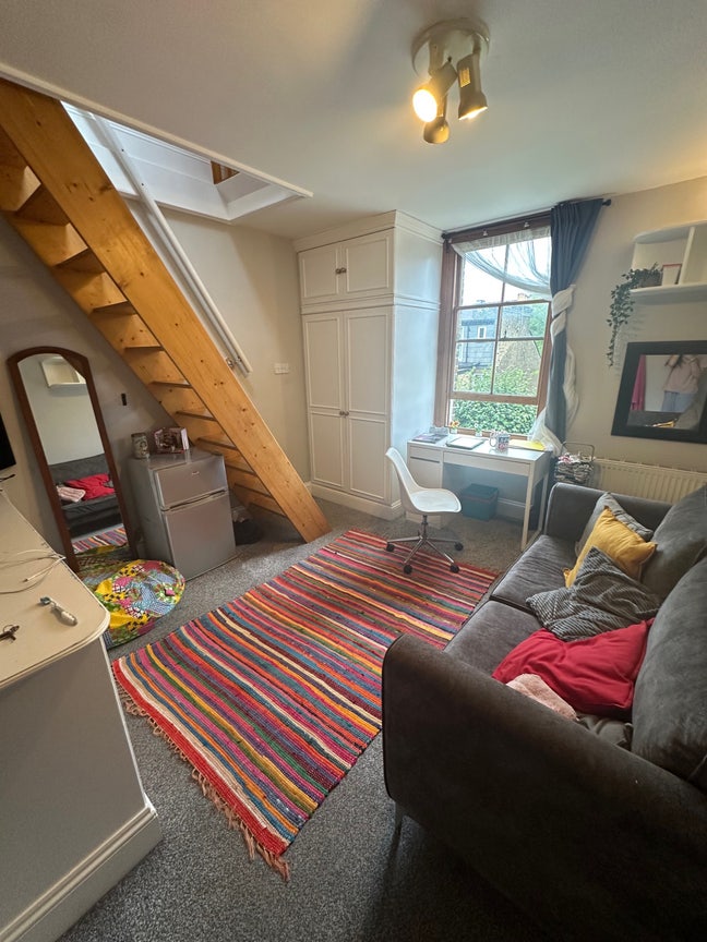 Huge double room in Ealing all bills included! Main Photo