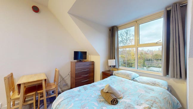 -Near Kilburn Tube Bright Studio with Big Windows  Main Photo