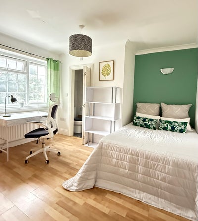 Double cosy Ensuite in East Acton Main Photo