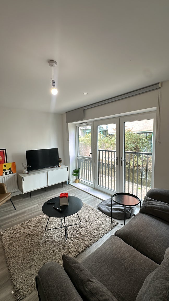 Modern Ensuite Apartment with Gym & Study Space  Main Photo